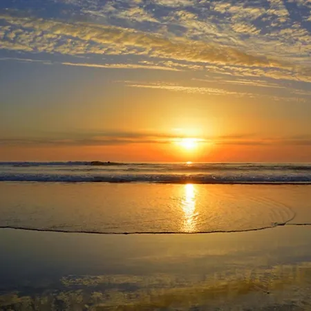 & Surf With Patio, By Timecooler 아파트